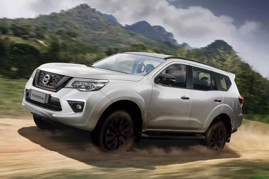 Nissan Terra front view