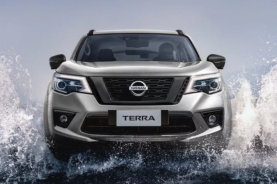Nissan Terra front view