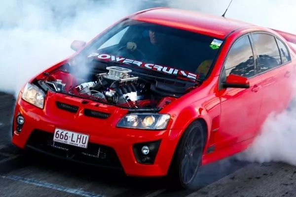 A picture of a Holden with no hood