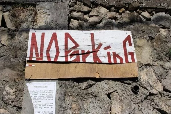 A picture of a make-shift no parking sign.