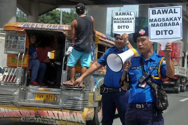 Polices announcing for Traffic Violations in the Philippines 