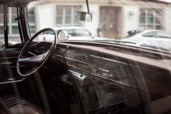 A picture of a classic car from before there were window frits