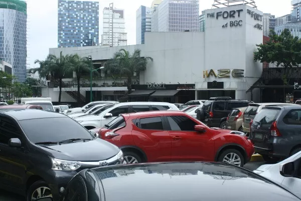 A picture of the Fort Victoria parking lot