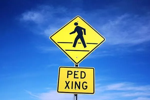 A picture of a Ped Xing sign.