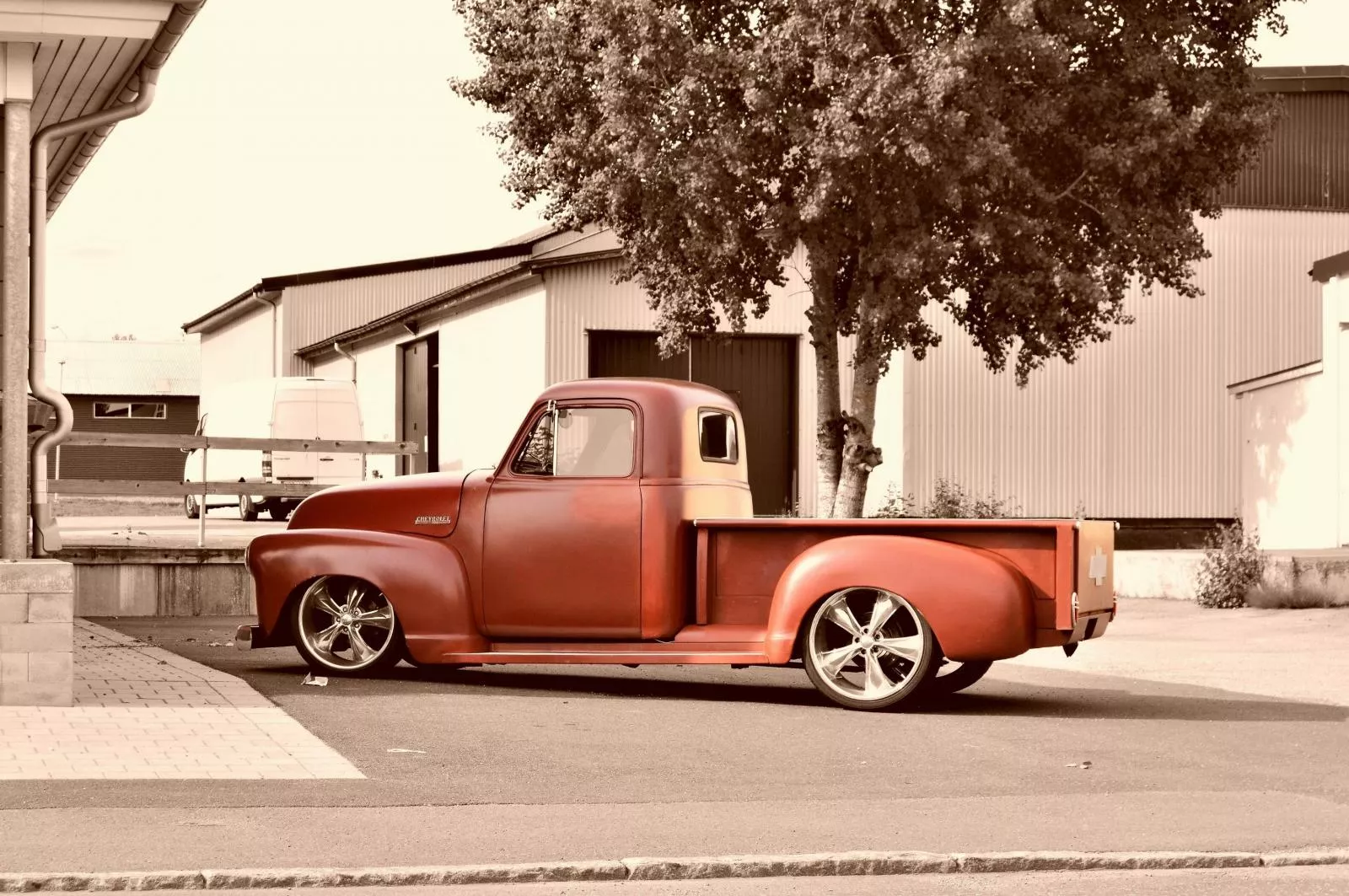 Pickup truck with chrome rims