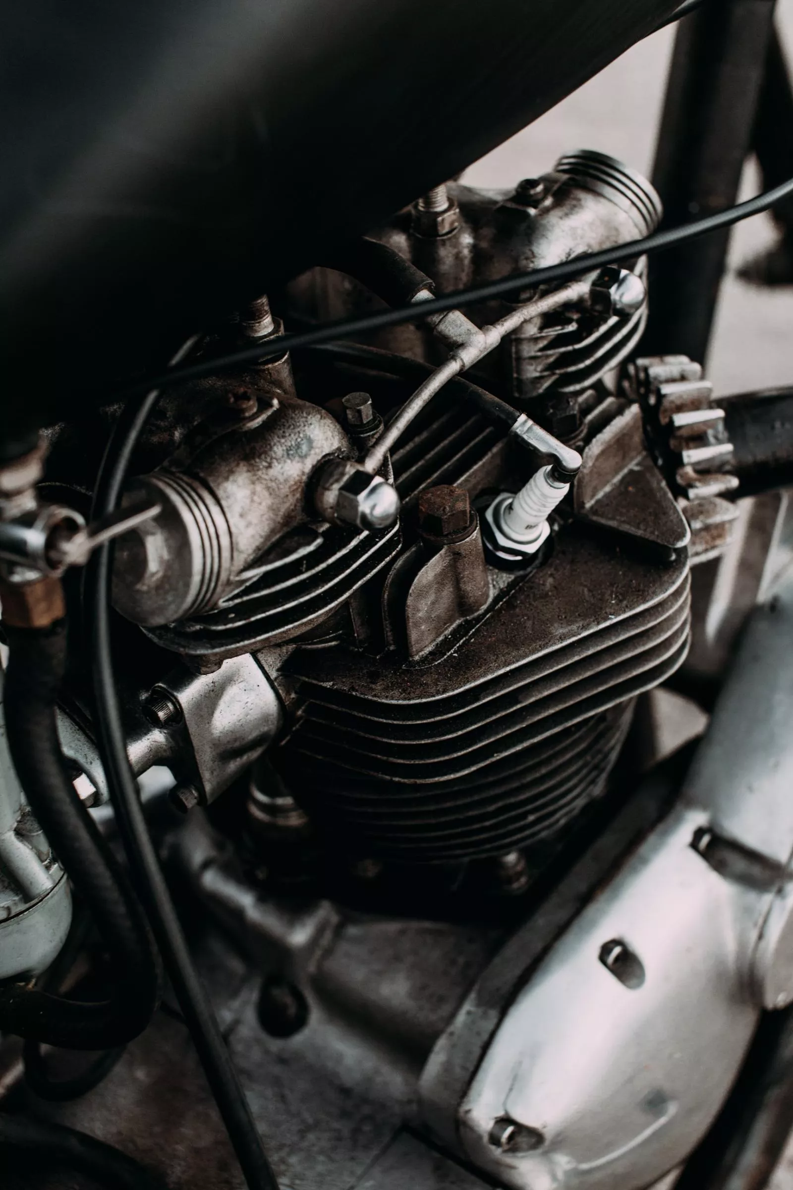 Most motorcycle engines come with a 2-stroke engine Motorcycle engine