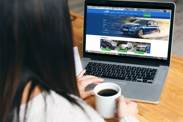An auto buyer browsing Philkotse.com