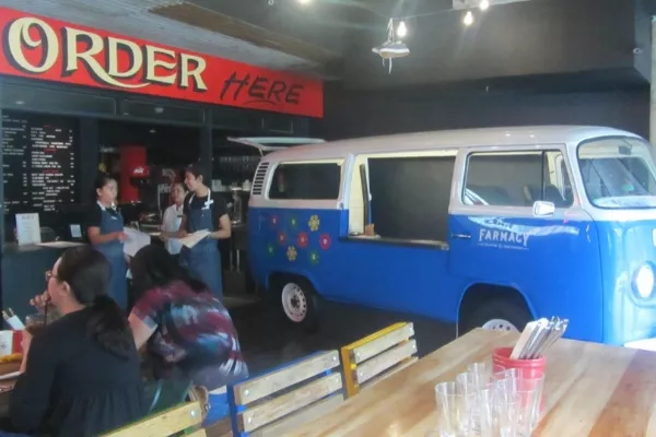 Pink's Hot Dogs at Shangri-La at the Fort, Manila City | via walkandeat Pink's Hot Dogs at Shangri-La at the Fort, Manila City | via walkandeat