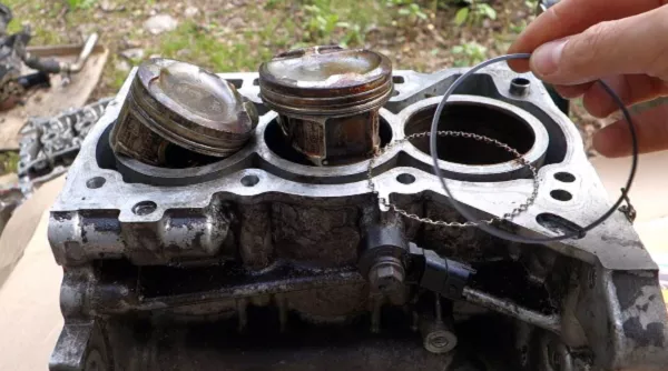 Piston rings provide sealing between the cylinder’s inner edge and the piston’s outer edge