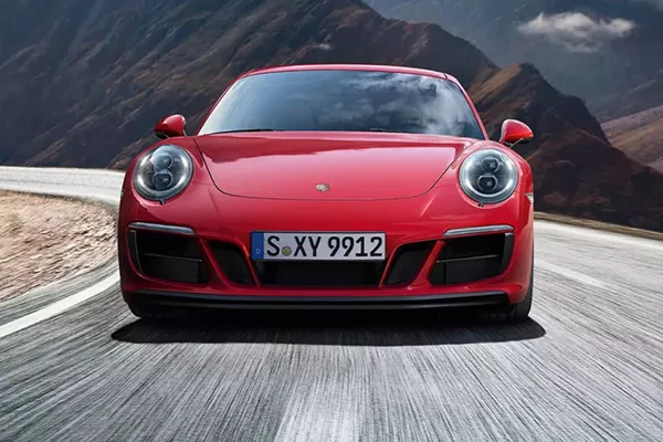 A picture of the 911 GTS.