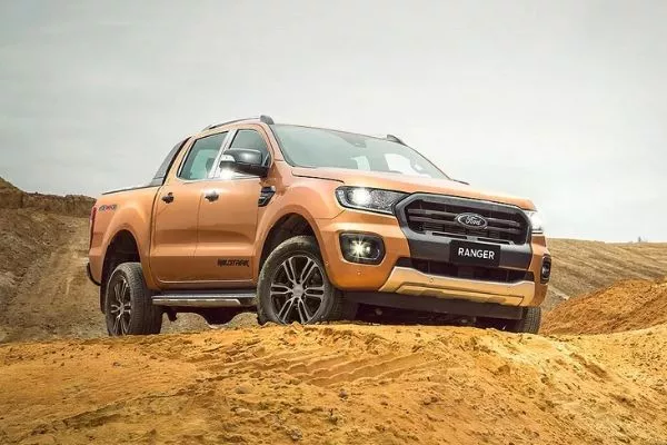 A picture of the Ranger Wildtrak on dirt