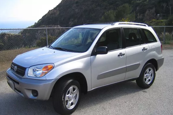A picture of a 2000's era Rav4