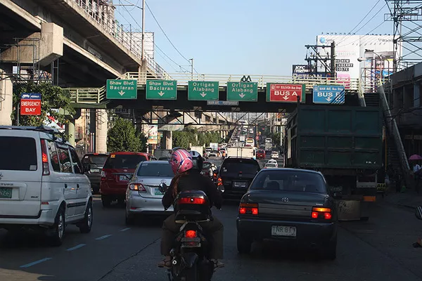 Traffic in Metro Manila 