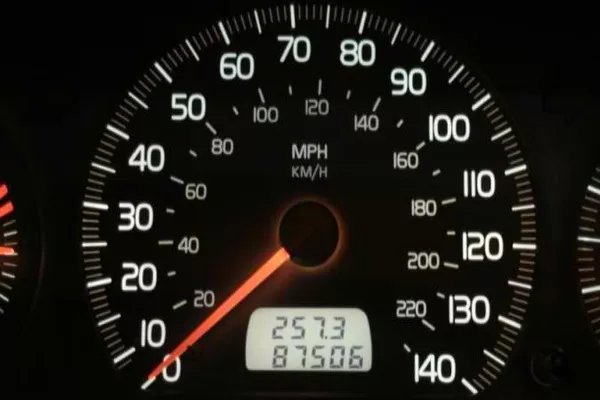 While there is some wiggle room, generally a driver with low mileage is considered someone who drives between 0 and 7,500 miles per year. odometer