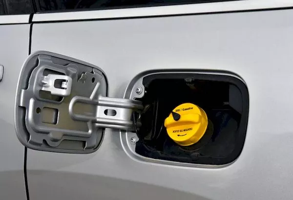 Make sure to keep the fuel cap tightly sealed and closed Fill up your car_fuel cap