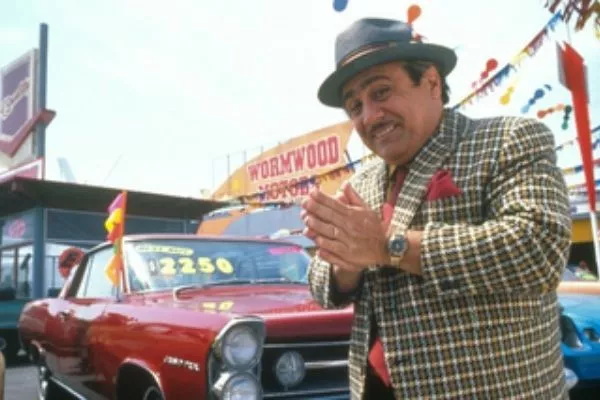 A picture of a scummy salesman