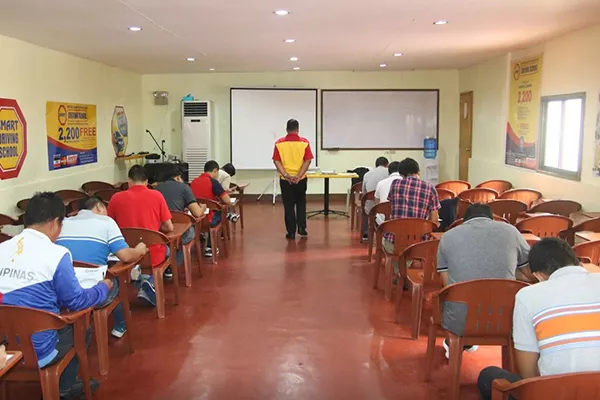 The Smart Driving School's lecture halls are spacious and their instructors keen on guidance A picture of the Smart Driving School's lecture hall