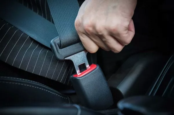 The seat belt's lower strap is across the hips