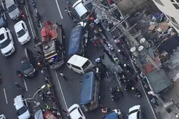 A picture of the shaw boulevard pile up