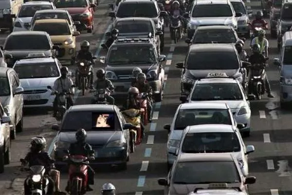 Poor Shingo. The ennui's getting to him. A picture of a traffic jam