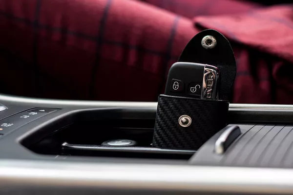 These special signal blocking car key cases will completely block the car key’s signal signal blocking car key case