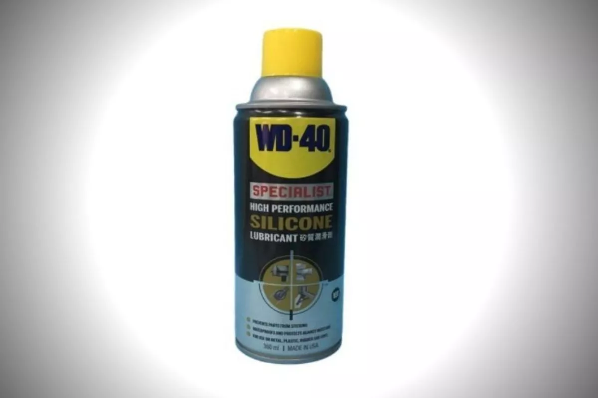 A picture of a can of WD-40 Silicone