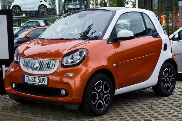 The new one is very modern looking. But still...pretty A picture of a Smart ForTwo