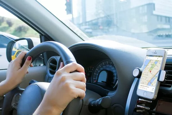 Smartphone navigation systems are a great alternative to costly factory systems Smartphone navigation in cars