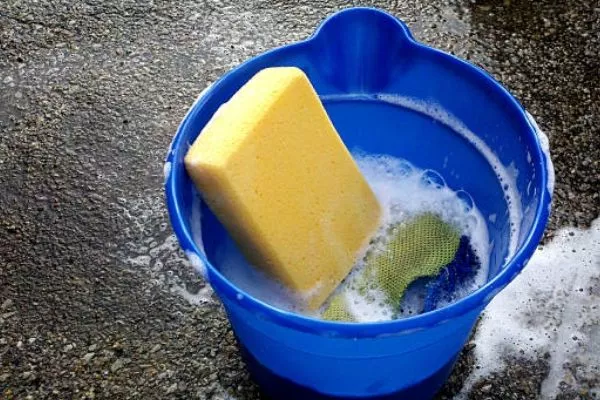 Don't just use dishwashing soap, use extra bubbly car washing soap A picture of a bucket full of soapy water