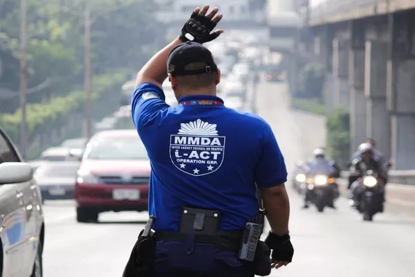 The MMDA is also authorized to apprehend violators within the Metro MMDA officer