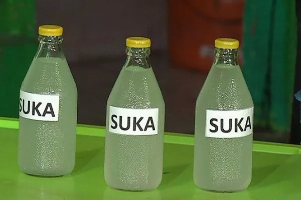 A picture of several bottles of vinegar