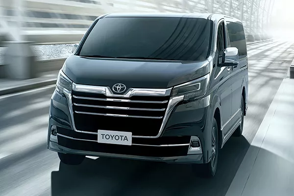 A picture of the Super Grandia Hiace on the highway