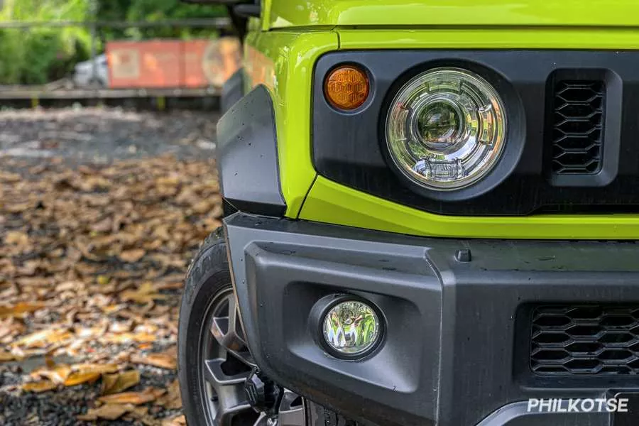 A picture focusing on the Jimny's round headlamps