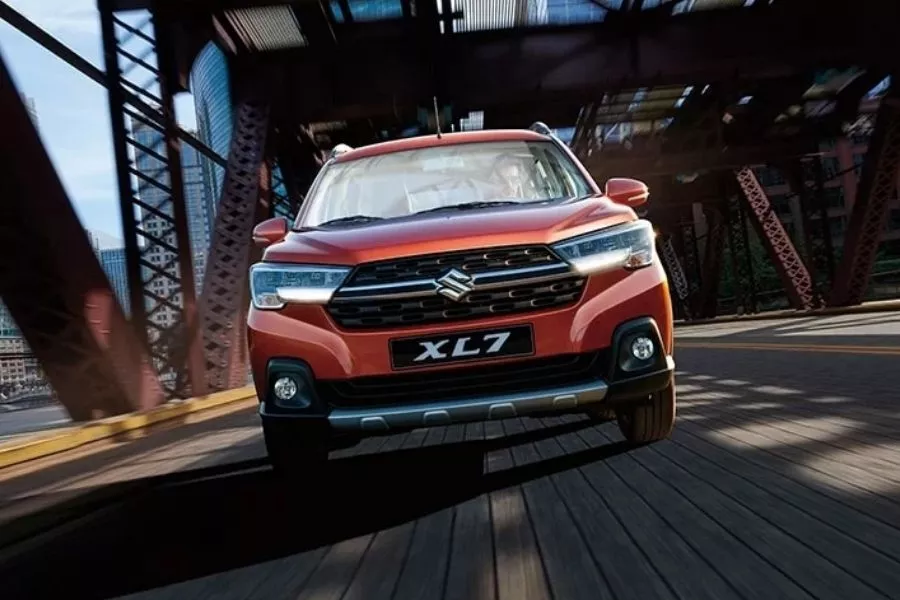 Suzuki XL7 front view