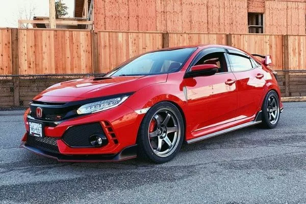 te37 on red civic type r