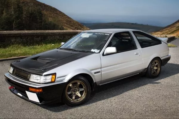 te37 on white toyota corolla