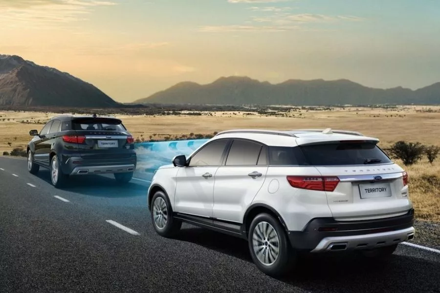 A picture of the Ford Territory's adaptive cruise control in action