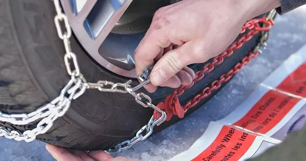 Inspect if you've installed the tire chains correctly Check the tire chain