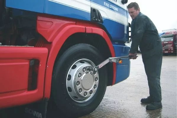 Industrial torque wrench 