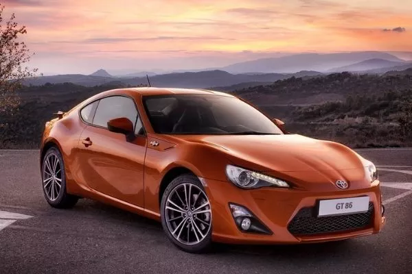 A picture of a Toyota 86 with a sunset behind it