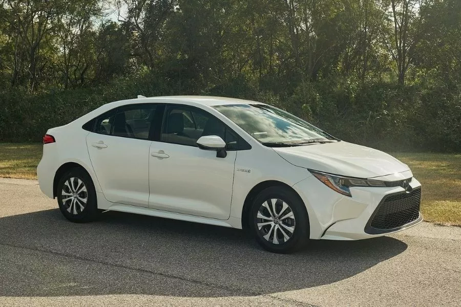 Toyota uses the term 'Dynamic Radar Cruise Control' for its ACC Toyota Corolla front view