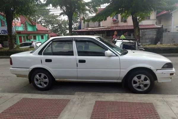 A picture of a Toyota Corolla Small Body