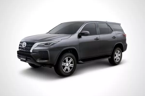 The base Fortuner G variant finished in grey metallic The Toyota Fortuner G variant front view