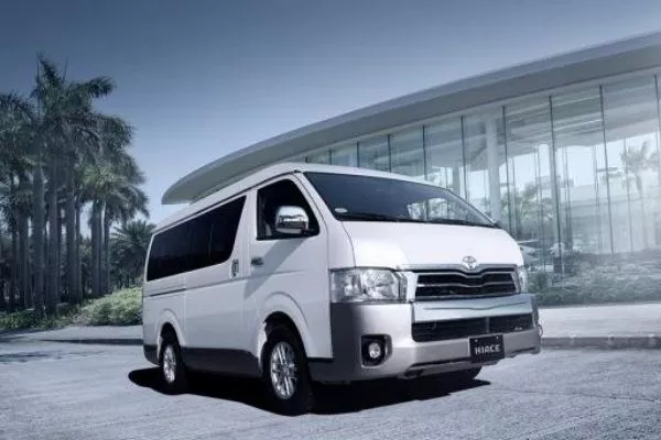 A picture of the previous Hiace parked near a building