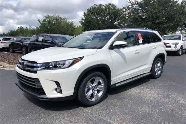 White Toyota Highlander