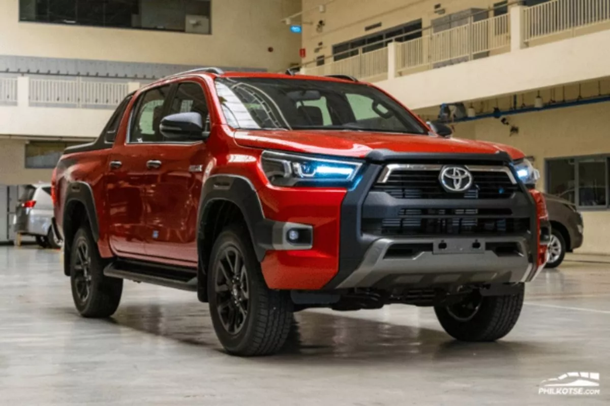 Toyota Hilux front view