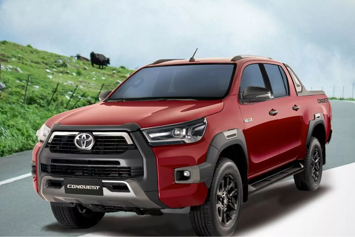 Toyota Hilux front view