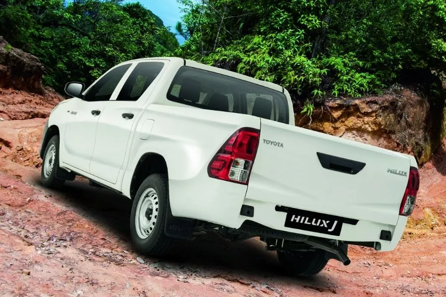 A picture of a Hilux J climbing a hill