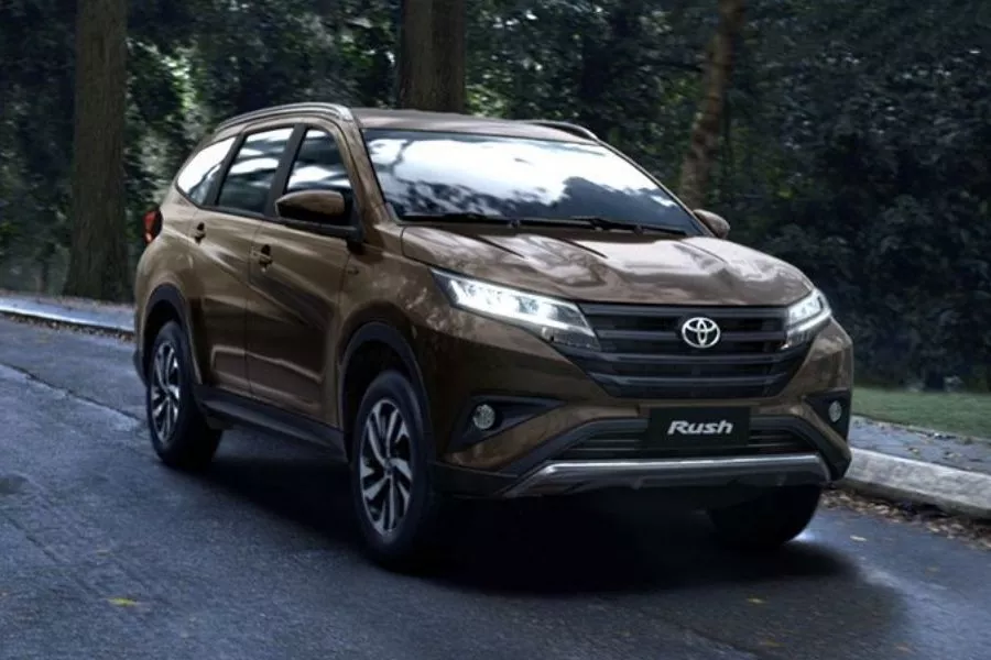 Toyota Rush front view