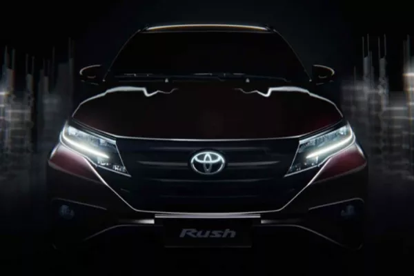 Front view of Toyota Rush